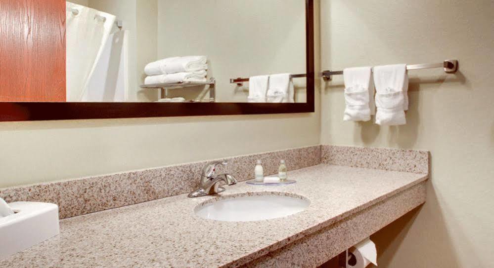 Cobblestone Inn & Suites - St Marys St. Marys Екстериор снимка